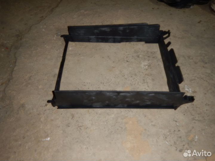 Дефлектор радиатора Renault Logan 2