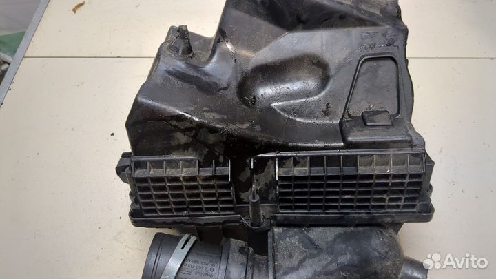 Корпус воздушного фильтра Volkswagen Sharan, 2003