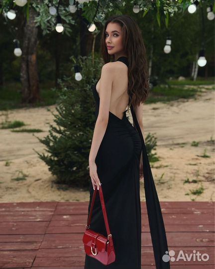 Платье вечернее со шлейфом