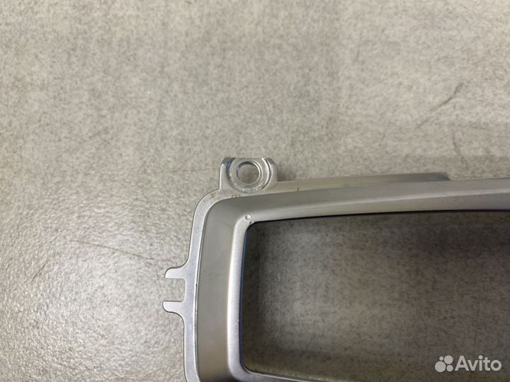 Кнопка стояночного тормоза