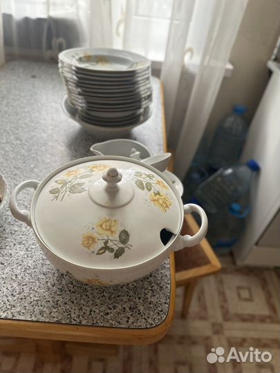 Тарелки и кастрюли