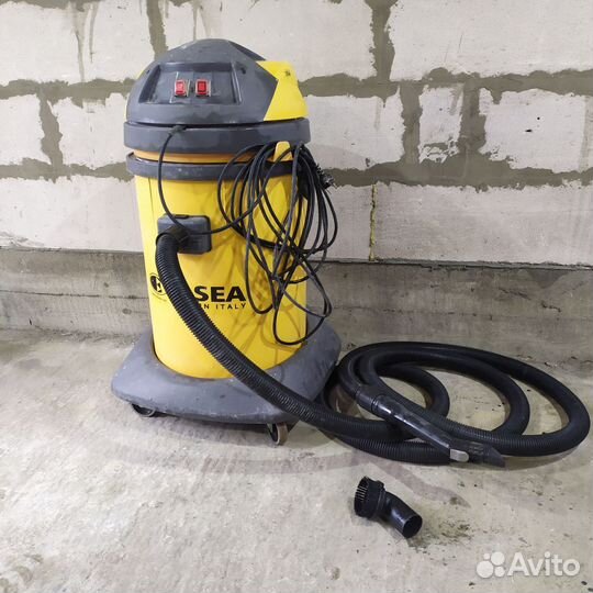 Пылесос для сухой и влажной уборки