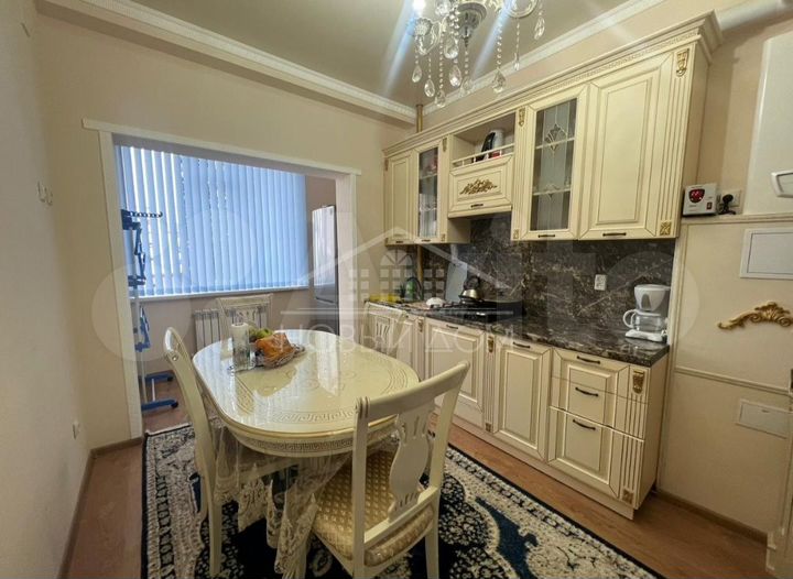 2-к. квартира, 60 м², 1/10 эт.