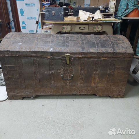 Сундук антикварный кованый