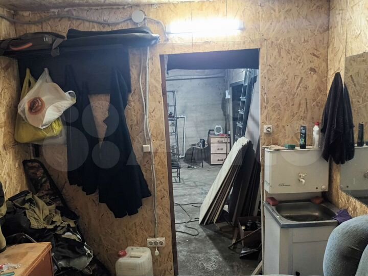 Гараж, > 30 м²