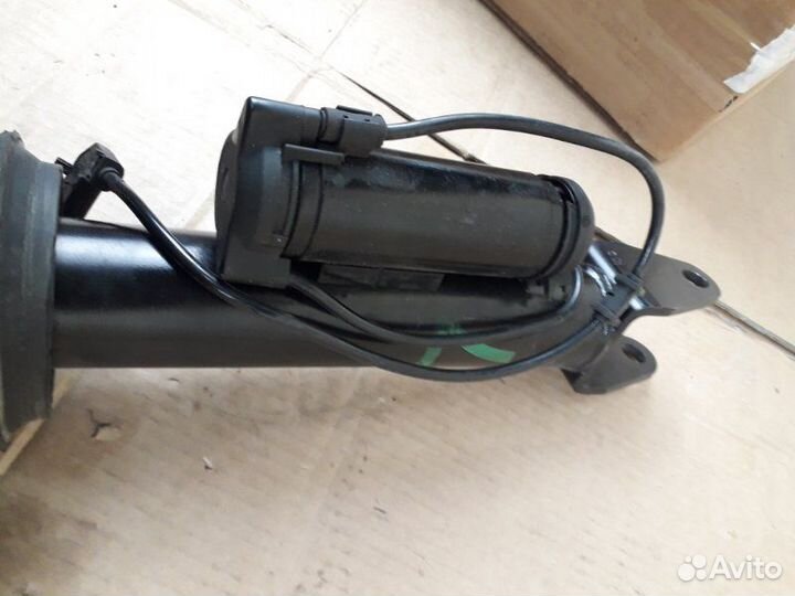 Амортизатор передний Mercedes-Benz S-Class W220