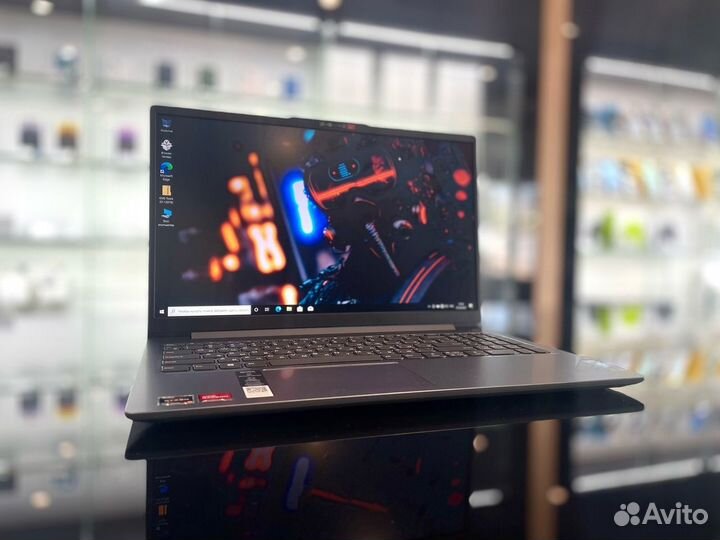 Ноутбук Lenovo/Ryzen 5 7520U/Radeon 610/SSD 512gb