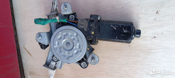 Стеклоподъемник левый передний Chevrolet Lanos 200