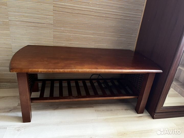 Стол журнальный из дерева