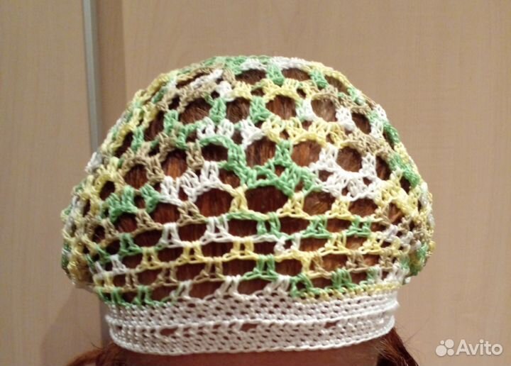 Берет женский связанный крючком