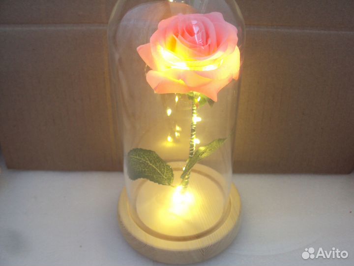 Роза с подсветкой в колбе