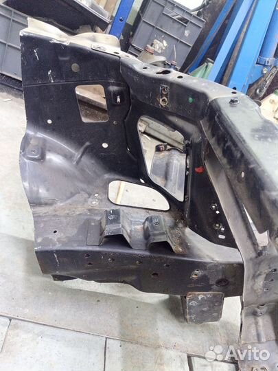 Передняя панель(телевизор) kia carnival 2008