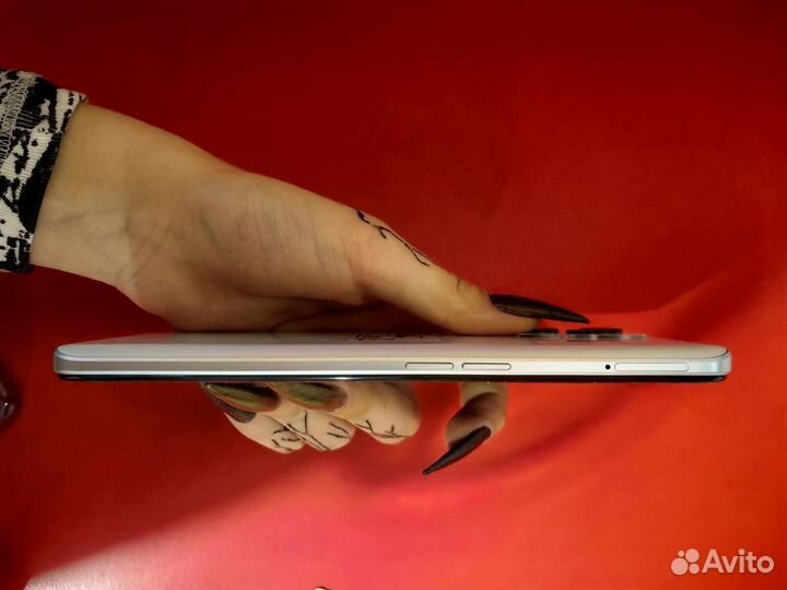 Телефон realme 9