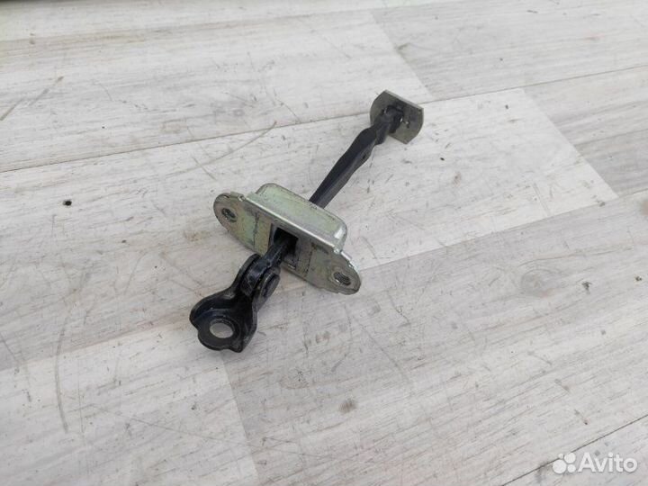 Ограничитель двери задний правый Nissan Note E11