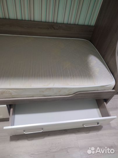 Двухъярусная кровать