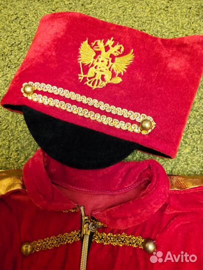 Новогодние костюмы человека-паука и гусара