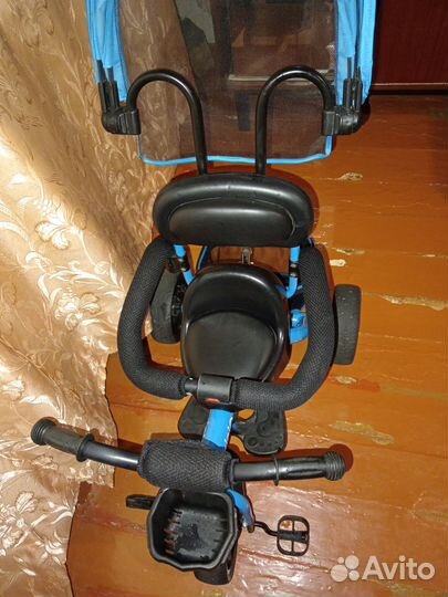 Трехколесный велосипед с ручкой