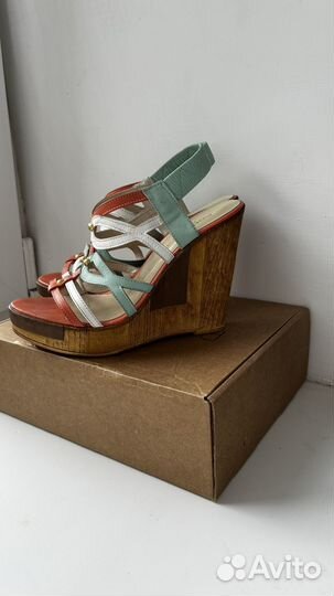 Сандалии женские
