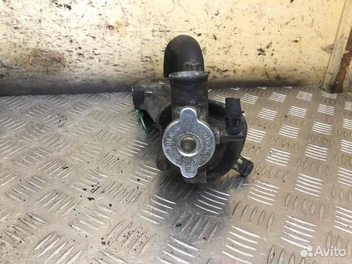 Корпус термостата Киа Карнивал J3