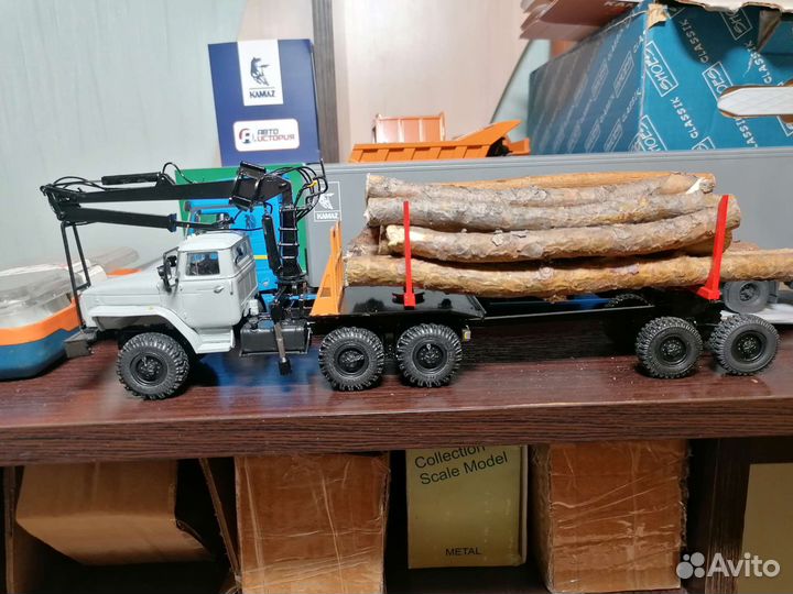 Модель Урал-4320/43202 лесовоз с манипулятором