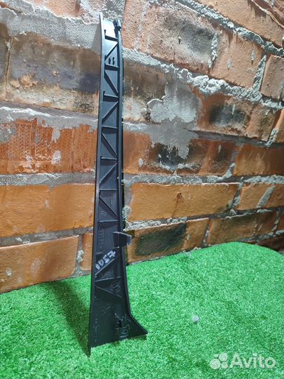 Обшивка стойки правая Volkswagen Touareg 7L