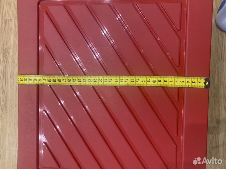 Контейнер для хранения вещей с метал замками