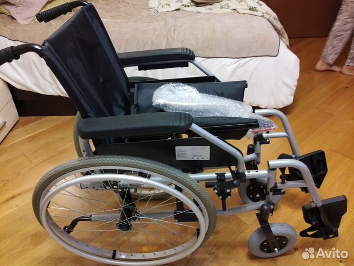 Инвалидная коляска новая (межкомнатная)