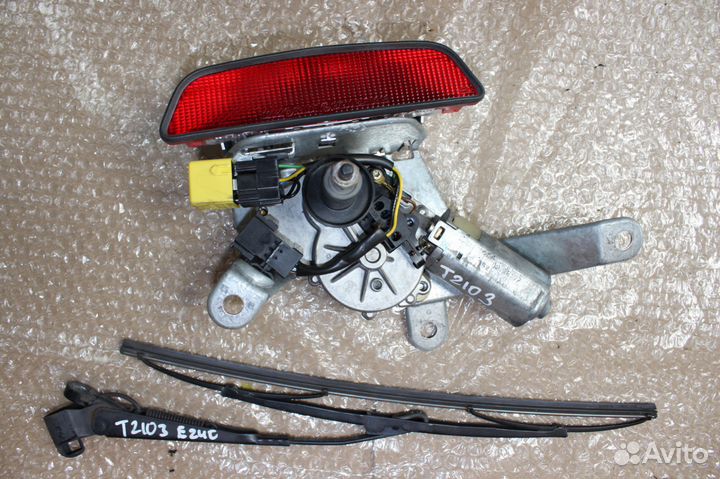 Задний стеклоочиститель Mercedes E-Class S210