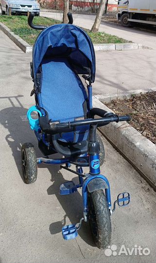 Трехколесный велосипед с родительской ручкой