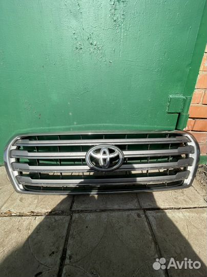 Решетка радиатора toyota land cruiser 200