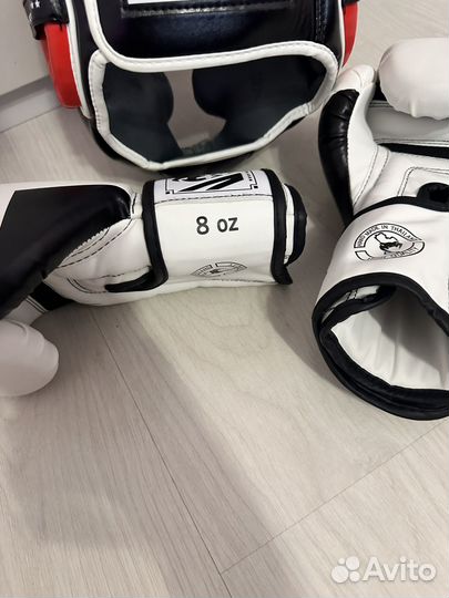 Экипировка для тайского бокса venum