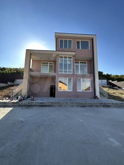 Дом 286 м² на участке 9,5 сот.