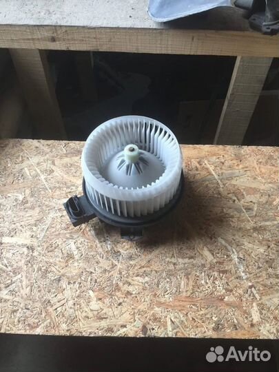 Моторчик печки Toyota Corolla 150