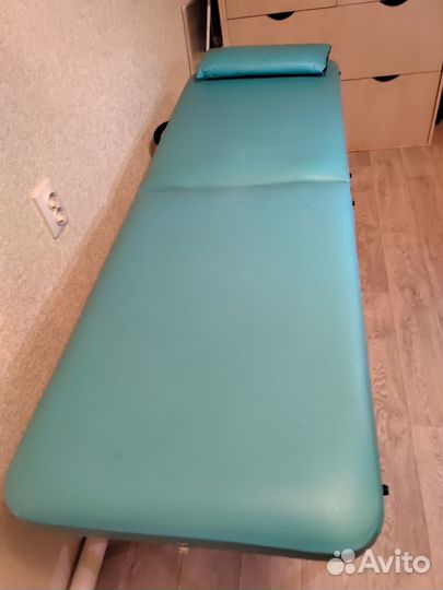 Массажная кушетка косметический стол