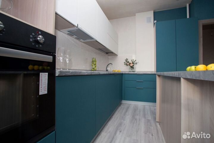 Кухонный гарнитур в современном стиле на заказ