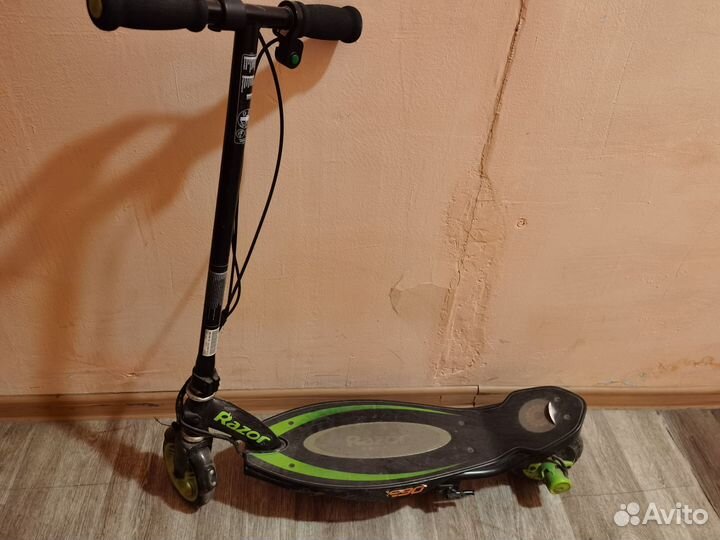 Электросамокат Бу Razor