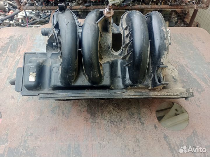 Коллектор впускной Renault Logan 1