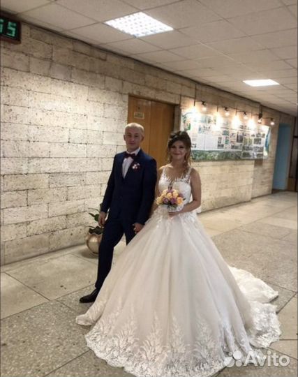 Свадебное платье 42-44 бу