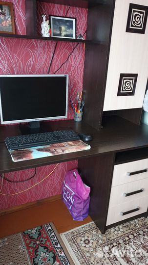 Письменный стол