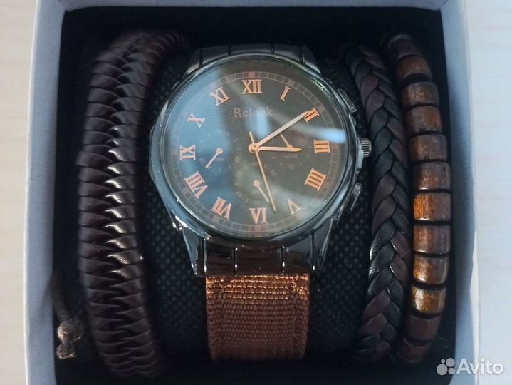 Мужские наручные часы с браслетами