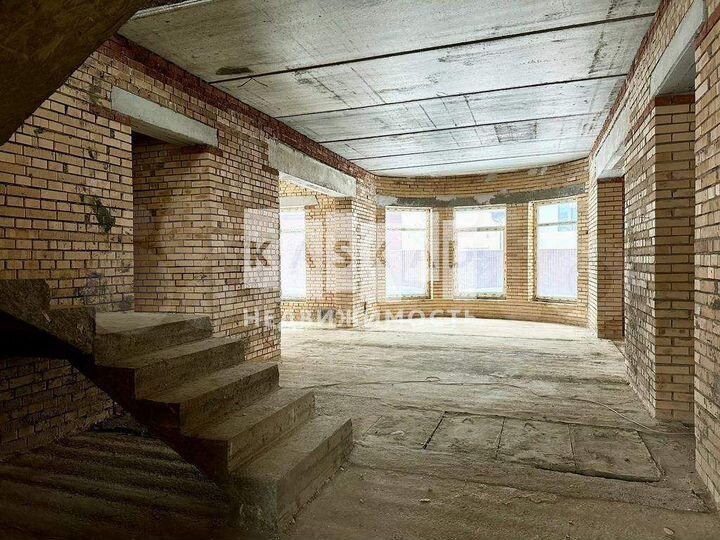 Коттедж 450 м² на участке 12 сот.