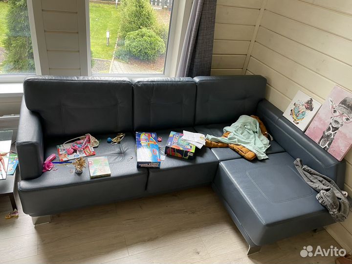 Диван кожаный синий