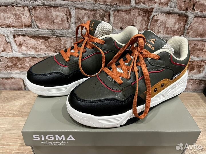 Кроссовки женские