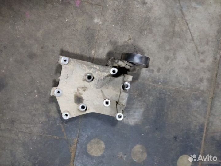 Кронштейн генератора Nissan Almera Classic