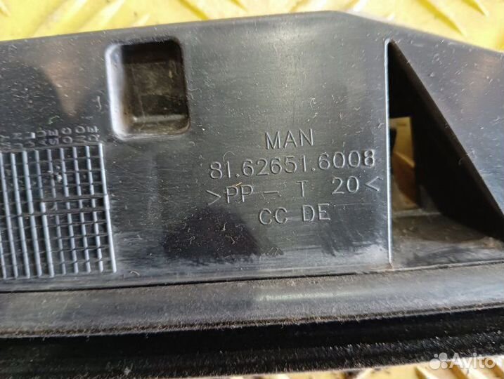 Направляющая стекла двери правая Man Tgs