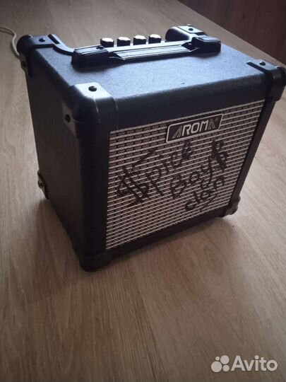 Гитарный комбоусилитель