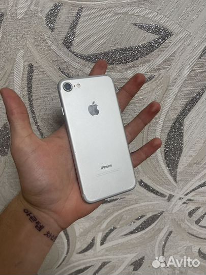 iPhone 7, 32 ГБ