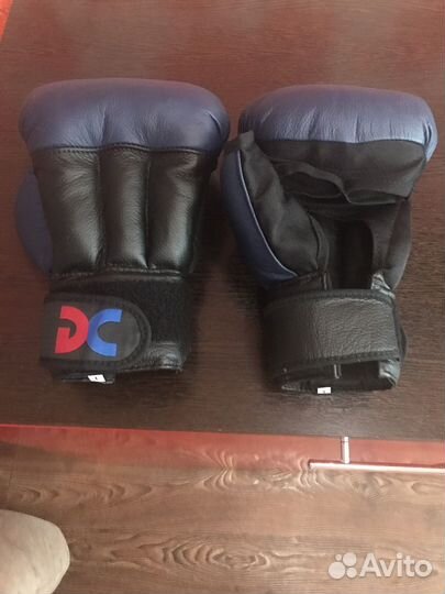 Боксерские перчатки