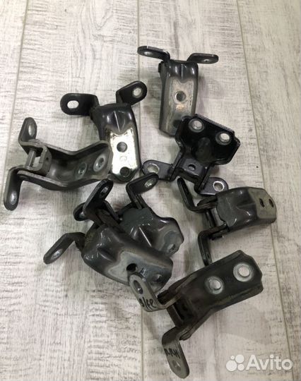 Петли задних дверей Hyundai Santa fe 4