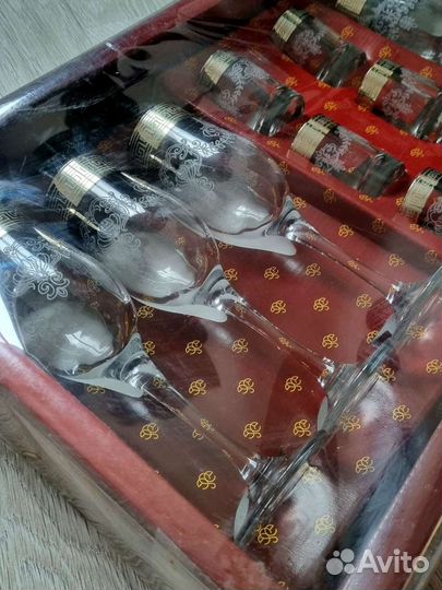 Набор из бокалов и стопок